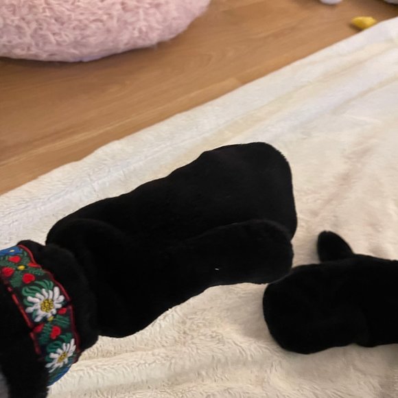 Felt Hat and Mitten Set - Picture 3 of 3